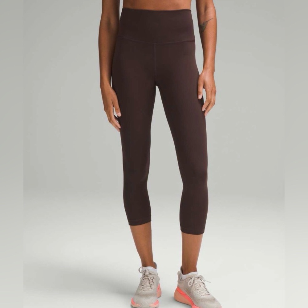 Lululemon Wunder Train High-Rise
Crop 21"
Espresso

- Like New